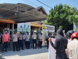 Massa Geruduk Kantor BP2JK di Palu