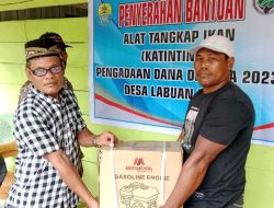 Pemdes Labuan Lobo Salurkan Bantuan Mesin Katinting
