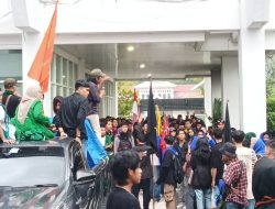 Demo Kawal Putusan MK di Banggai