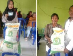 Penyaluran Beras Desa Lampasio