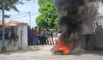 Massa Aksi Segel Kantor Komnas HAM Sulteng